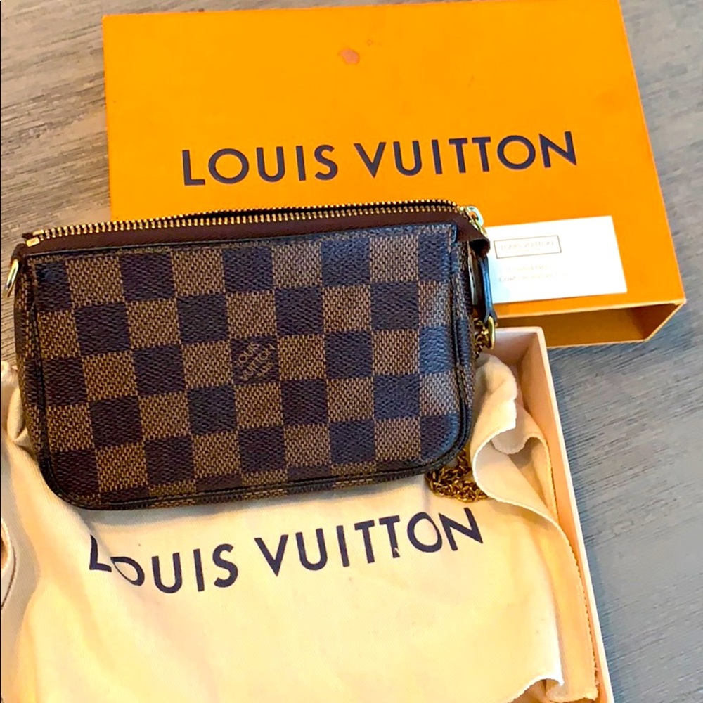 🔥🔥Louis Vuitton Mini Pochette Wristlet